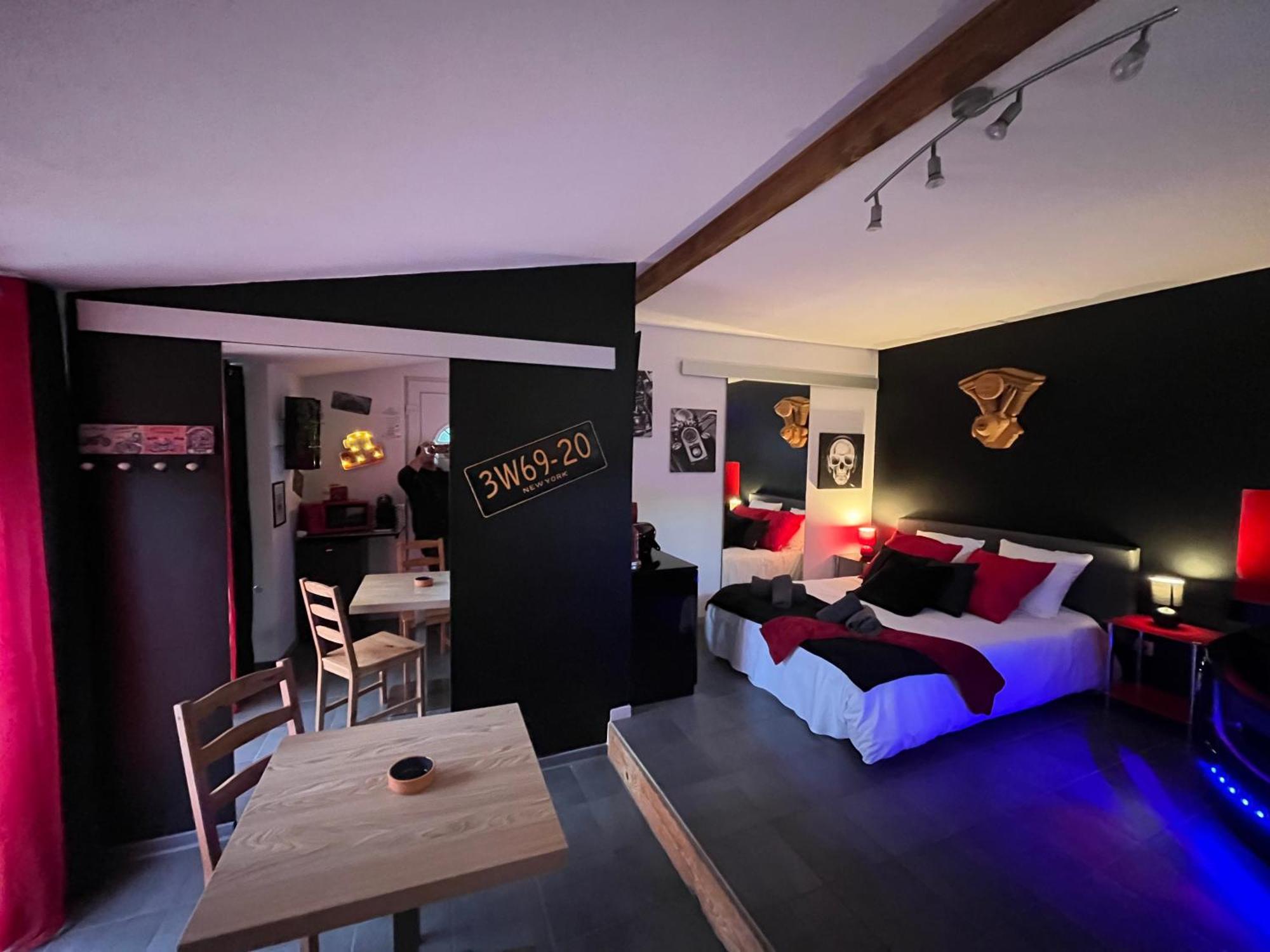 "Le Maloya" Chalets Independants -Chambre Balneo - Relais Motards Lacaune Exterior foto