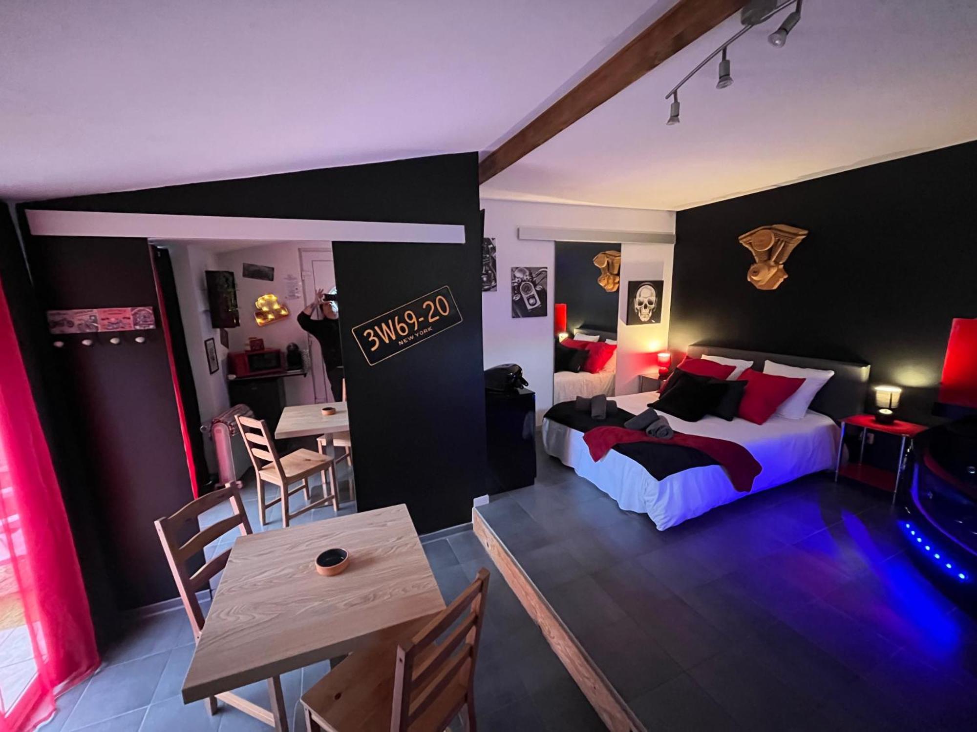 "Le Maloya" Chalets Independants -Chambre Balneo - Relais Motards Lacaune Exterior foto